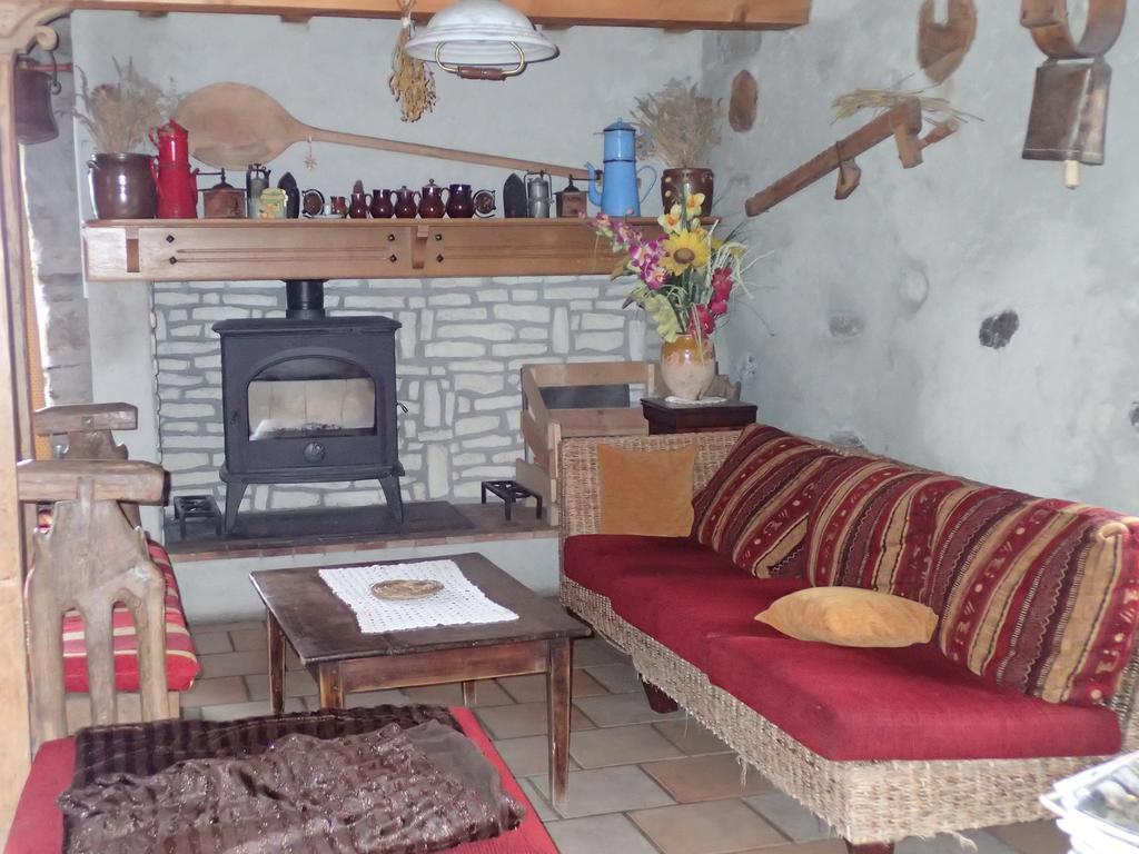 Gite Soum De L'Ase Grust Exterior photo